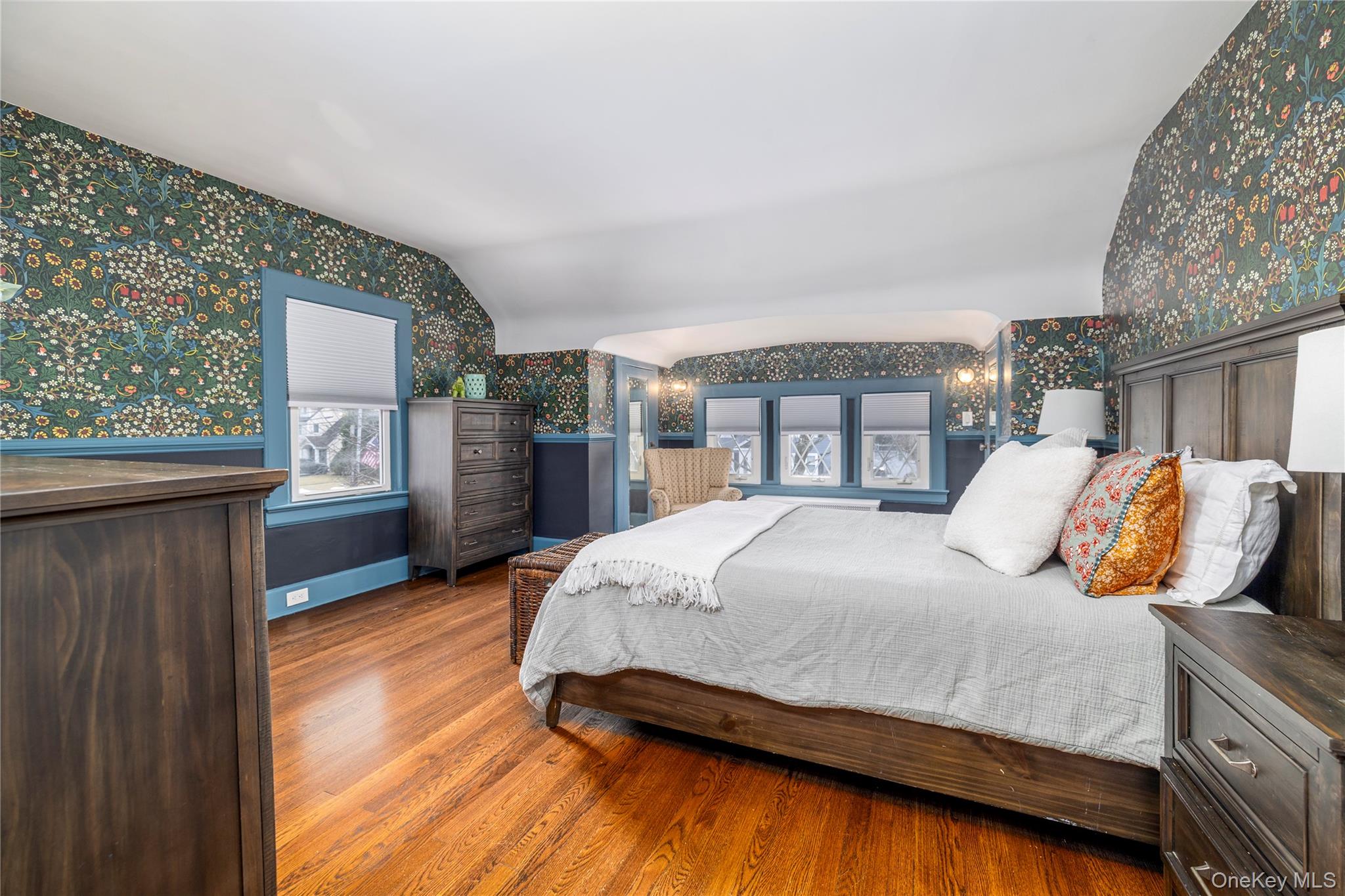 17 Roxbury Road, Rockville Centre, NY 11570