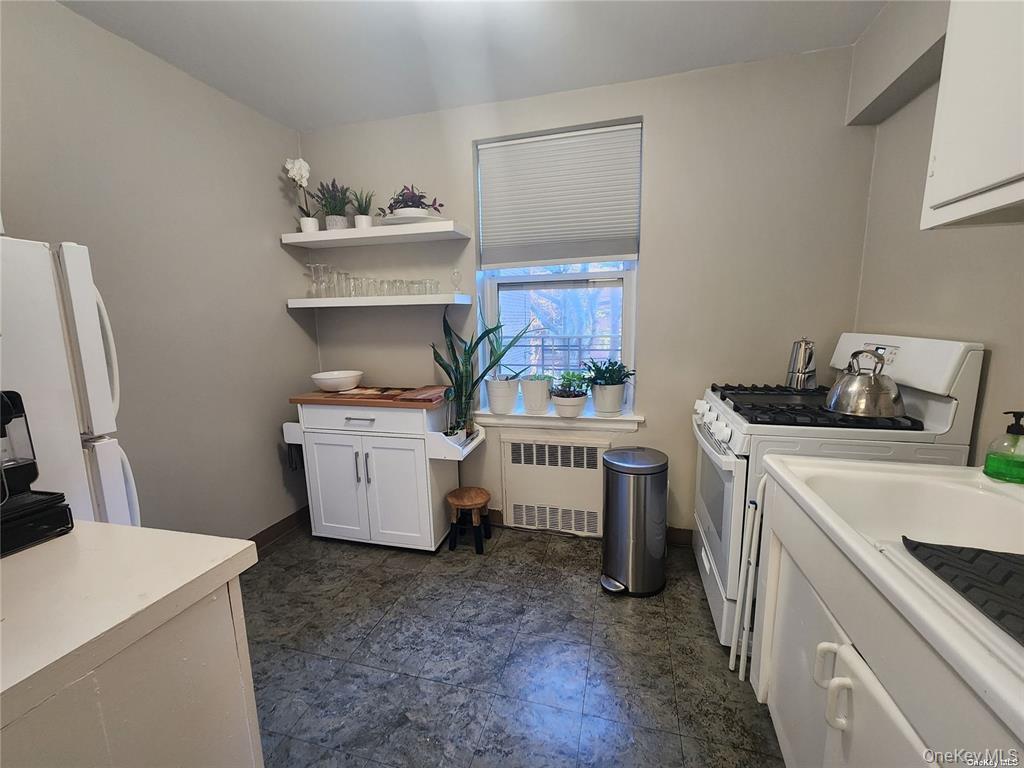 120-10 85 Avenue # 2j, Kew Gardens, NY 11415