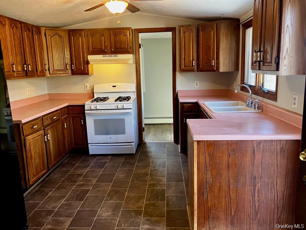 87 W Peenpack Trail, Sparrowbush, NY 12780