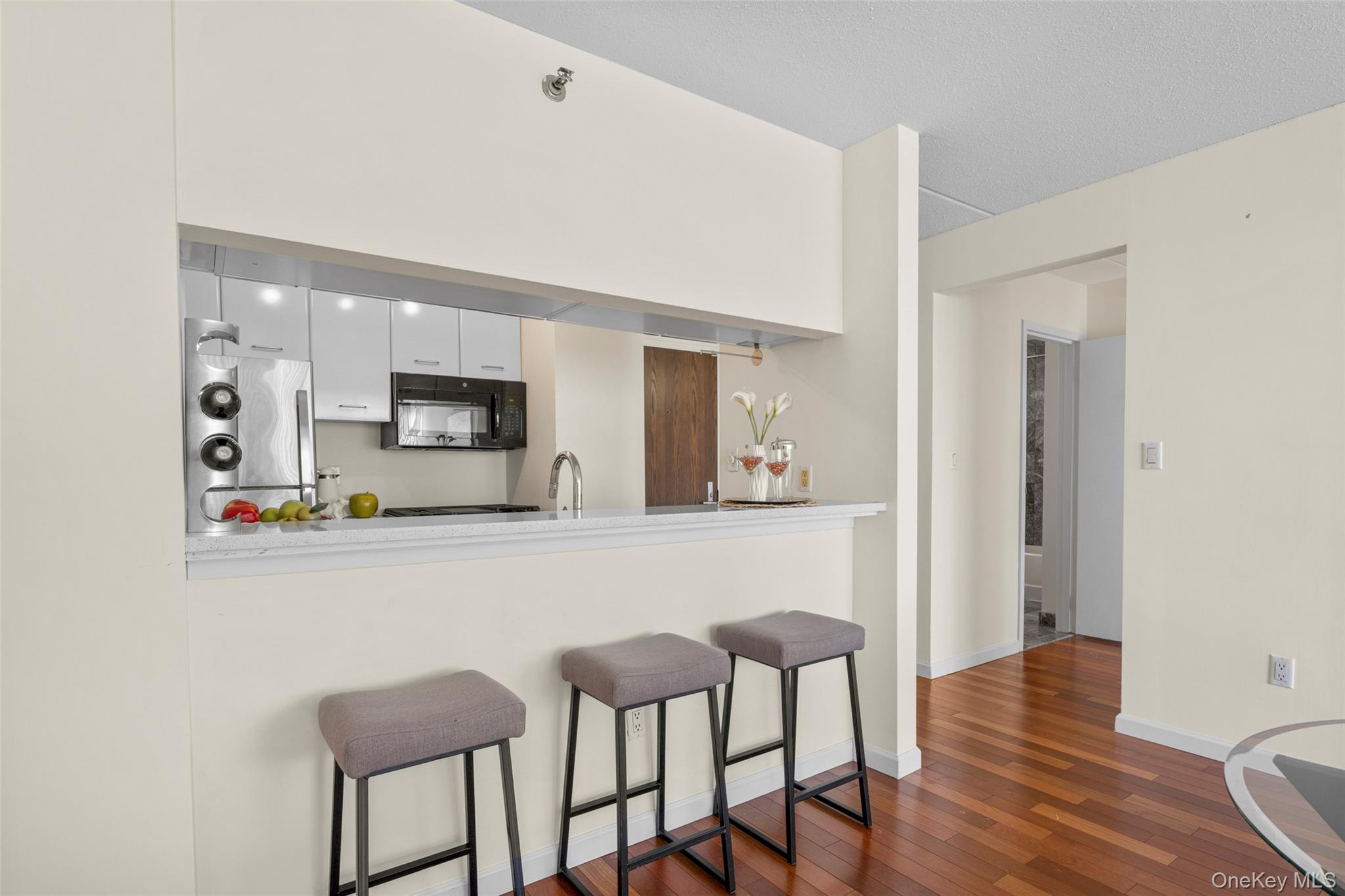 4 Martine Avenue # 1011, White Plains, NY 10606