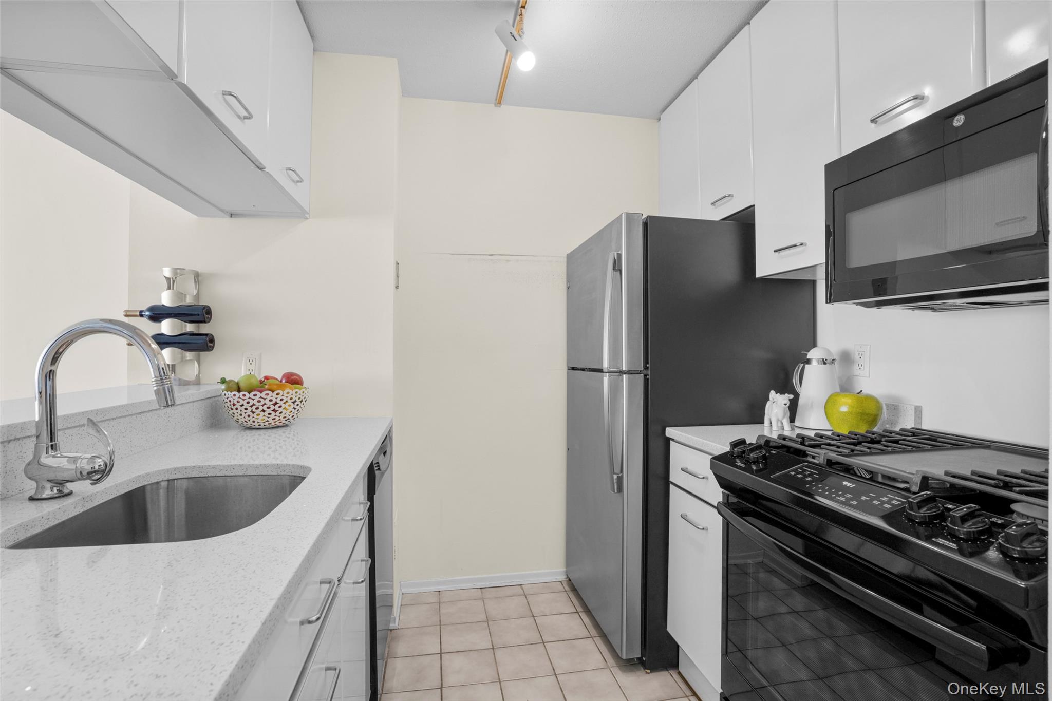 4 Martine Avenue # 1011, White Plains, NY 10606