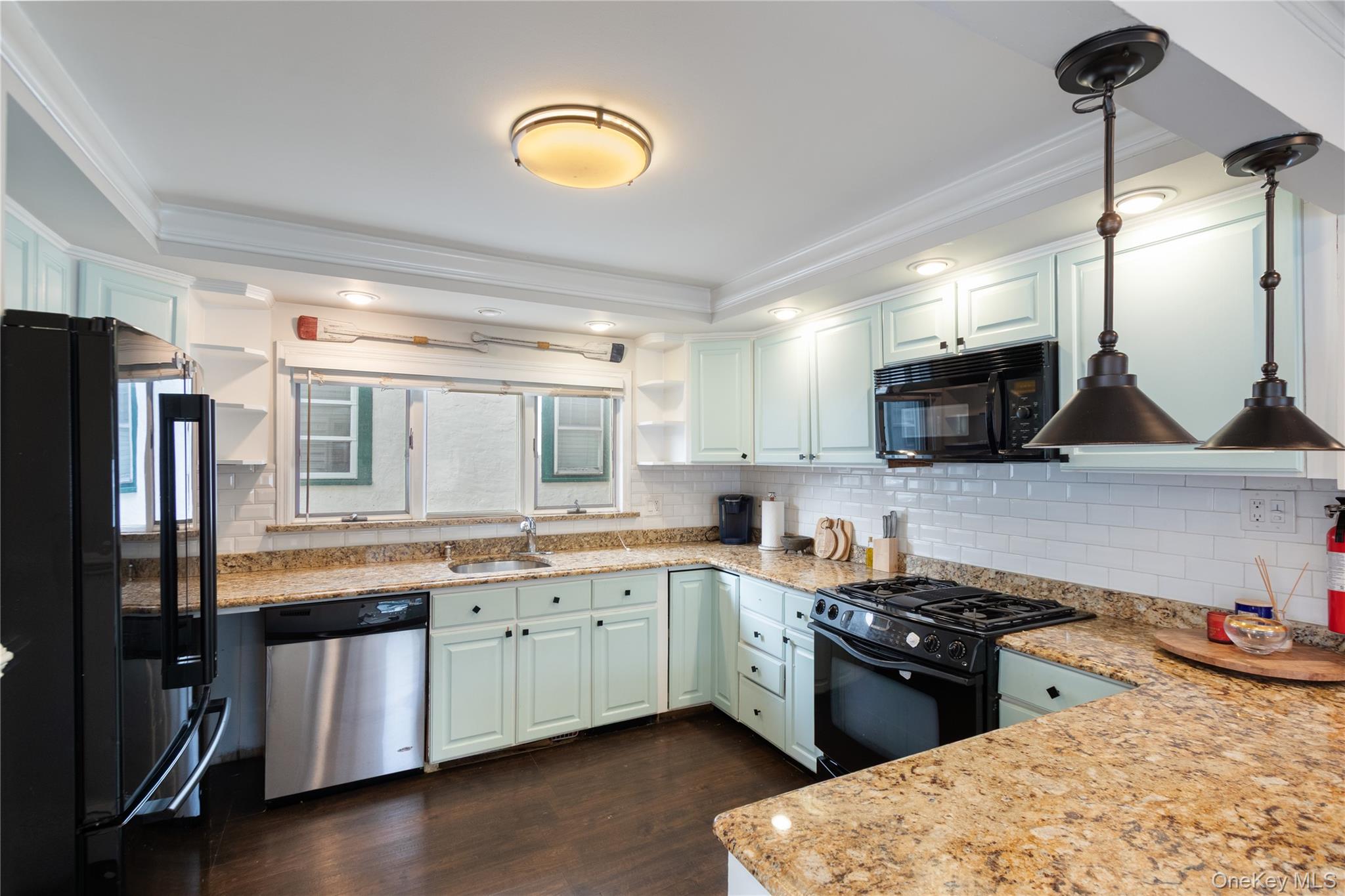 6 Charles Place, Bayville, NY 11709