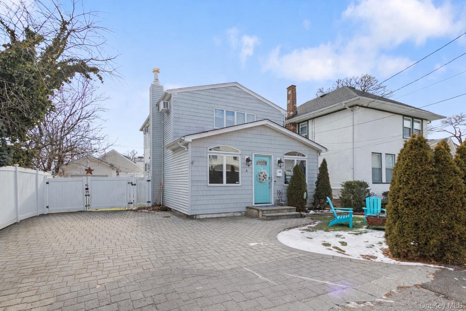 6 Charles Place, Bayville, NY 11709