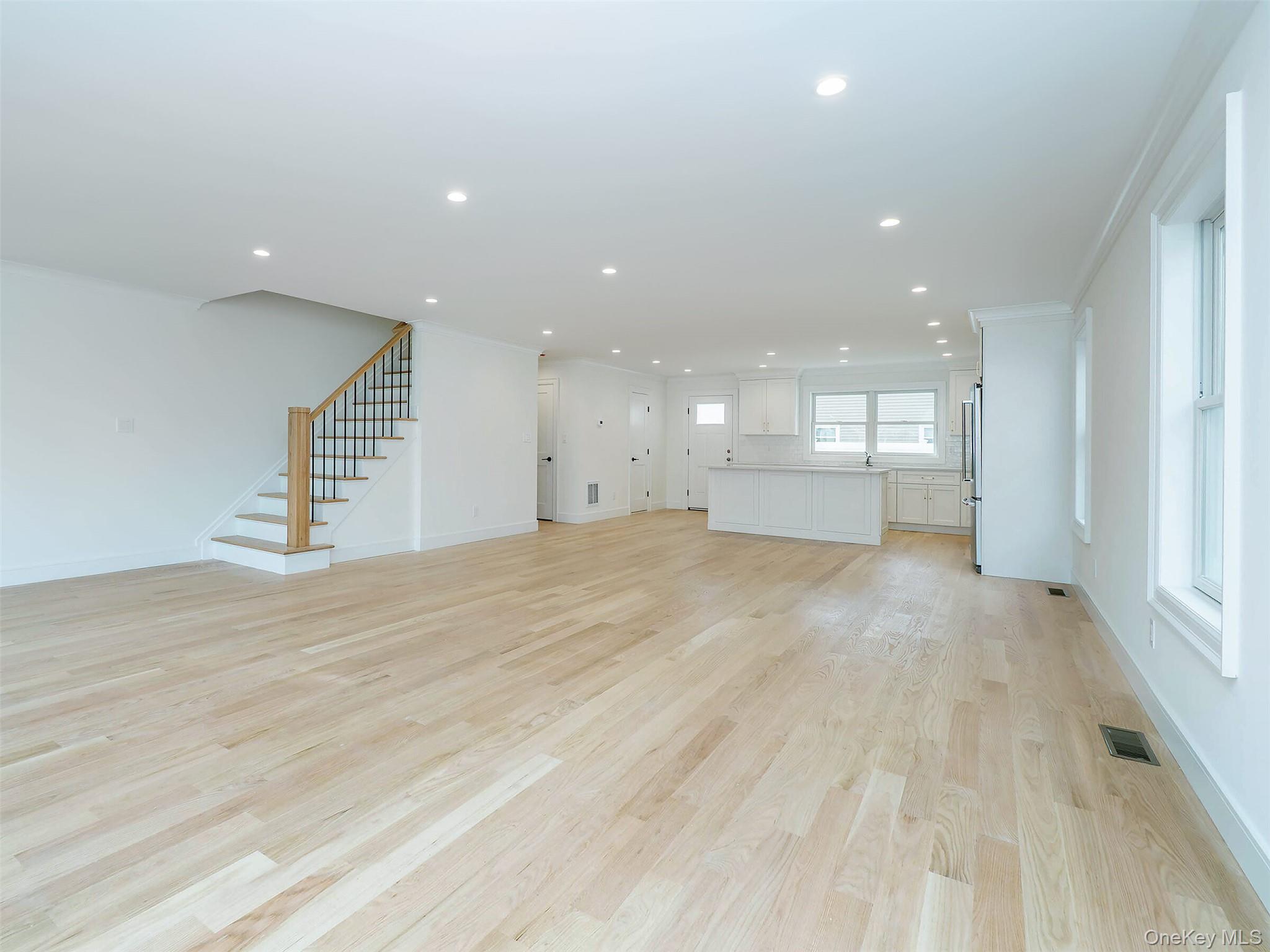 35B Dunwood Road, Port Washington, NY 11050