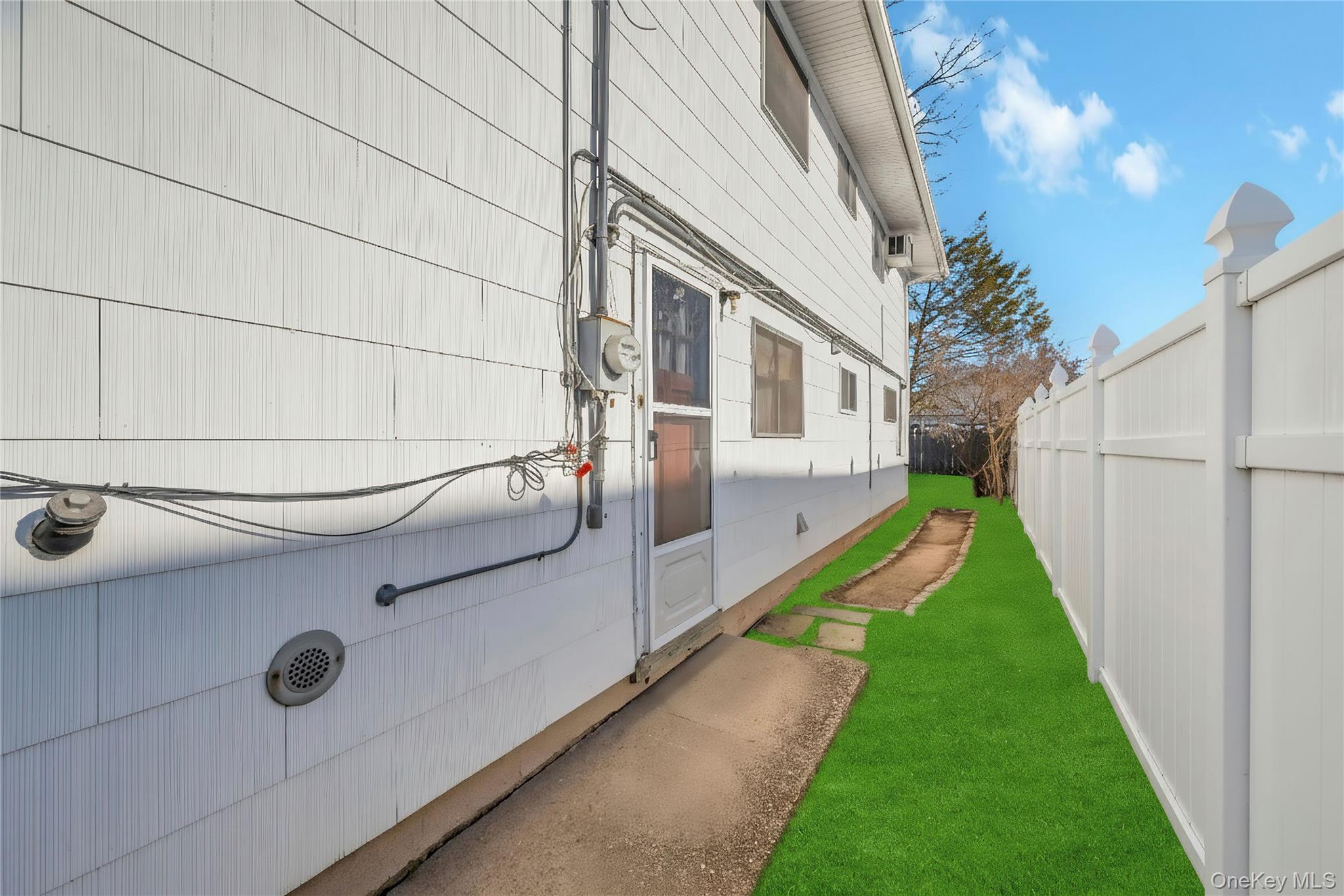 960 Linden Avenue, Westbury, NY 11590