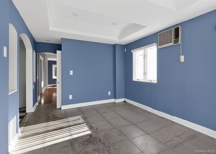 40 MCLAUGHLIN Street, Staten Island, NY 10305