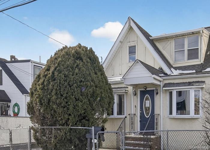 40 MCLAUGHLIN Street, Staten Island, NY 10305