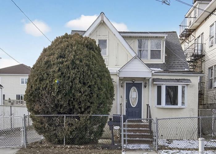 40 MCLAUGHLIN Street, Staten Island, NY 10305