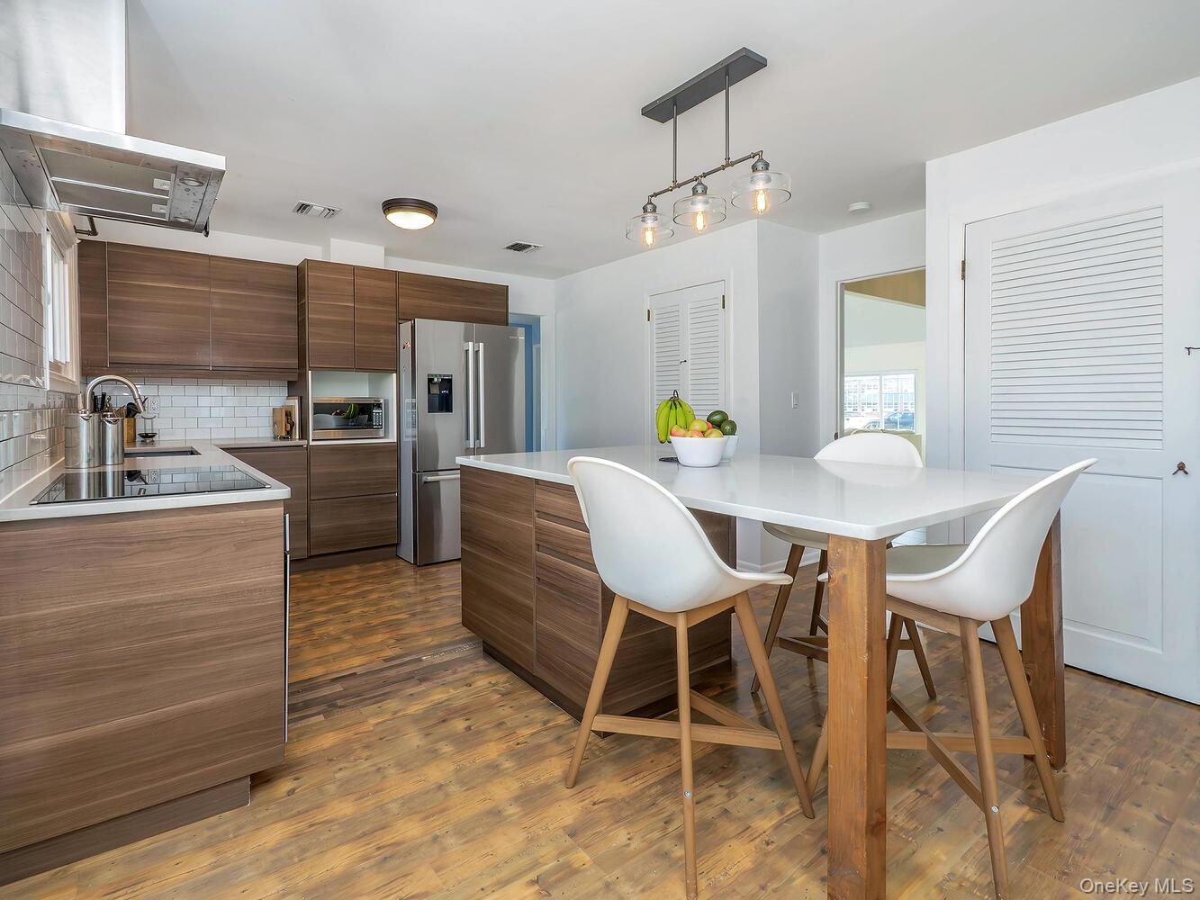 127 Cow Neck Road, Port Washington, NY 11050