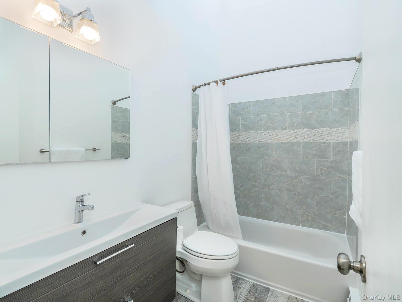 127 Cow Neck Road, Port Washington, NY 11050