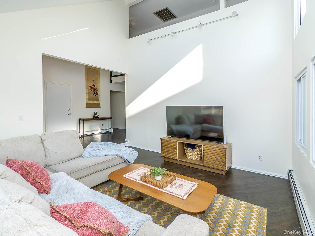 127 Cow Neck Road, Port Washington, NY 11050