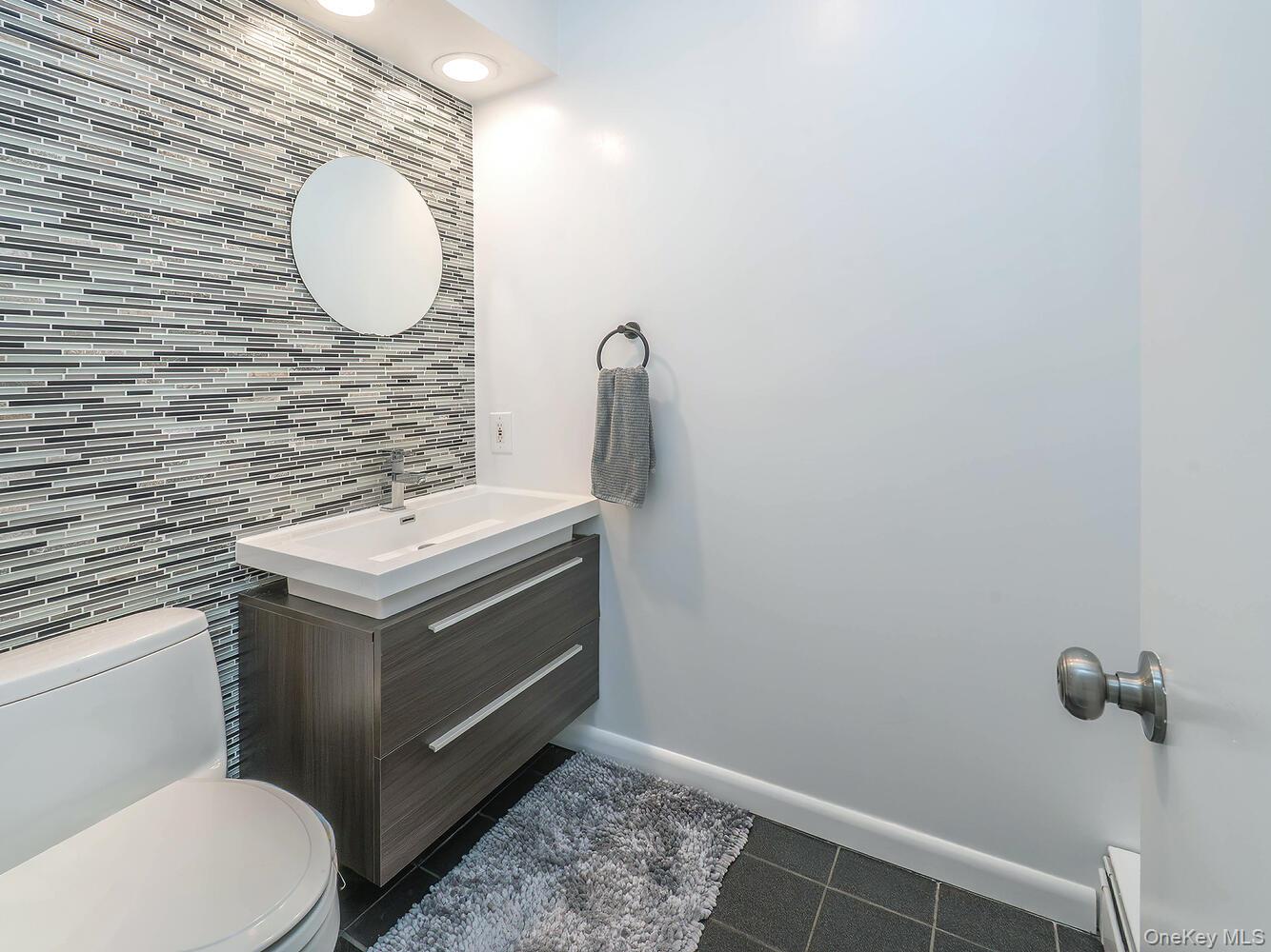 127 Cow Neck Road, Port Washington, NY 11050