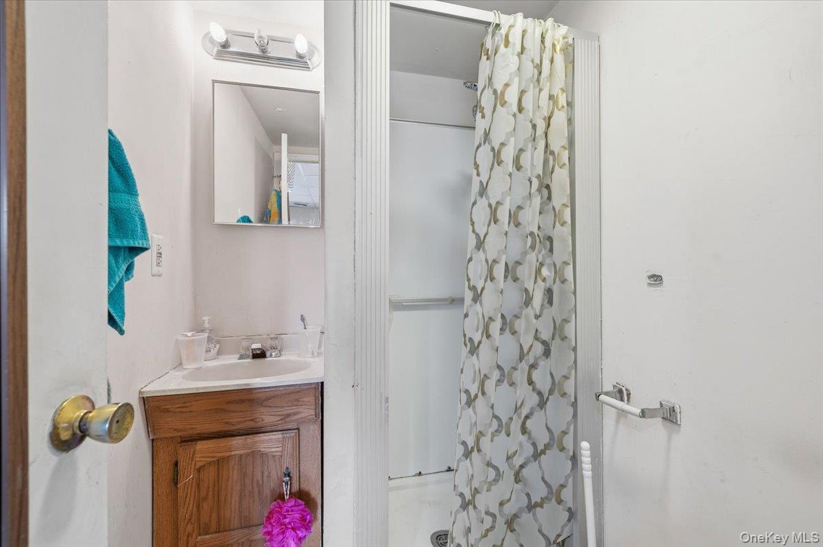 13 Jean Road, West Islip, NY 11795