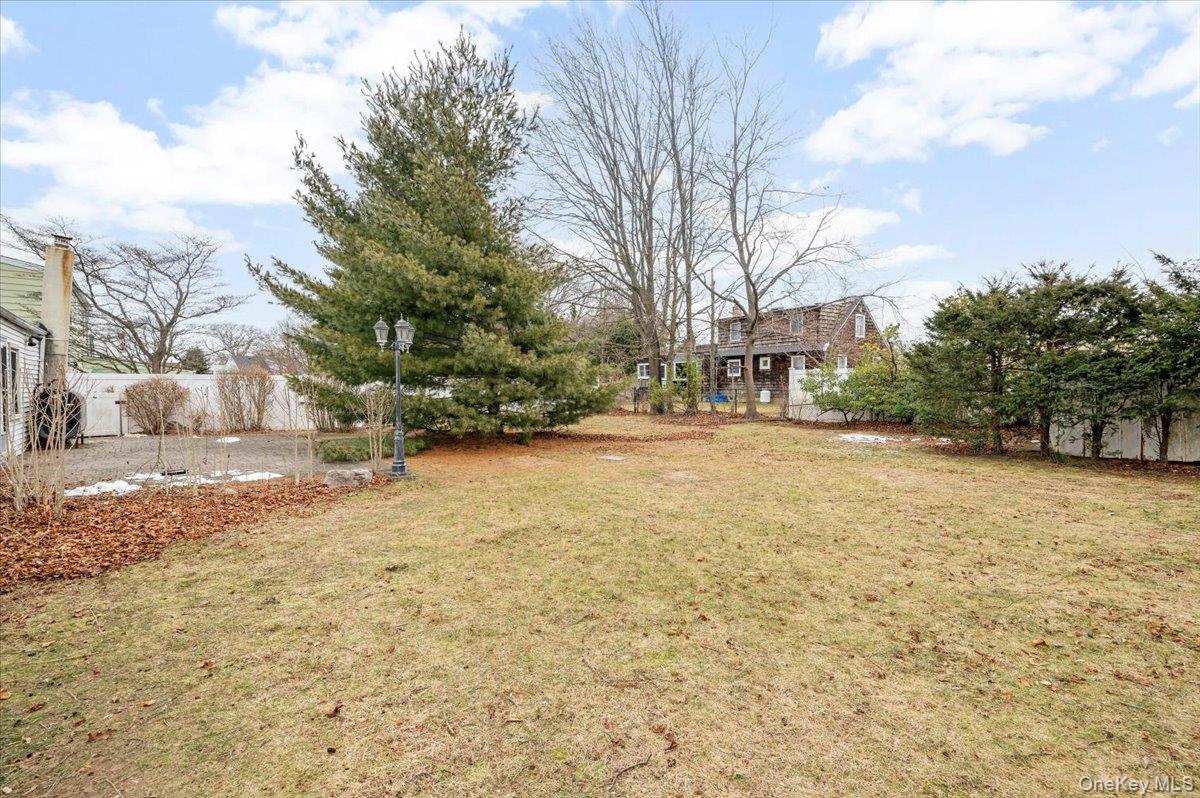 13 Jean Road, West Islip, NY 11795