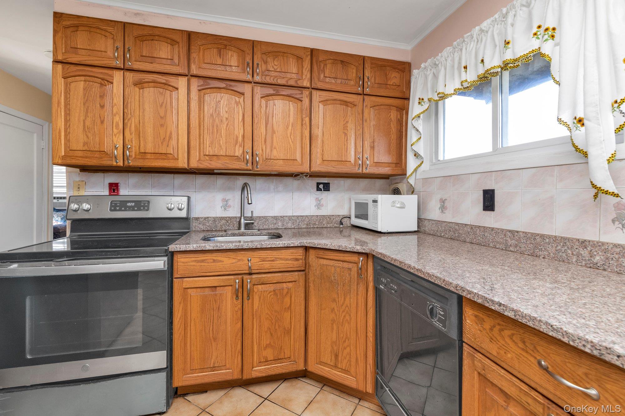 8 Straight Lane, Levittown, NY 11756