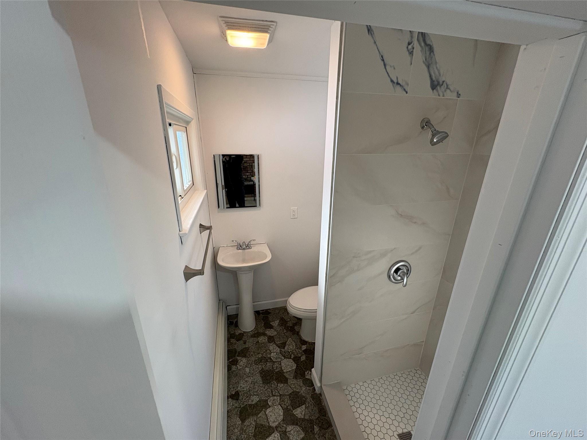 5494 Expressway Drive S, Holtsville, NY 11742