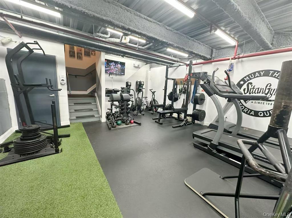 25-34 Steinway Street, Long Island City, NY 11103