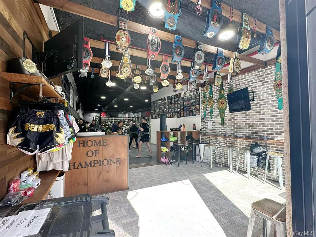 25-34 Steinway Street, Long Island City, NY 11103