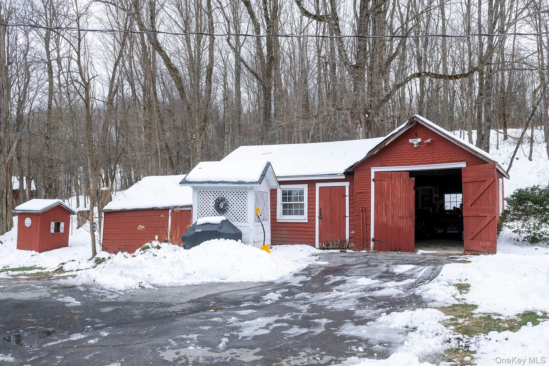 819 Van Wagner Road, Poughkeepsie, NY 12601