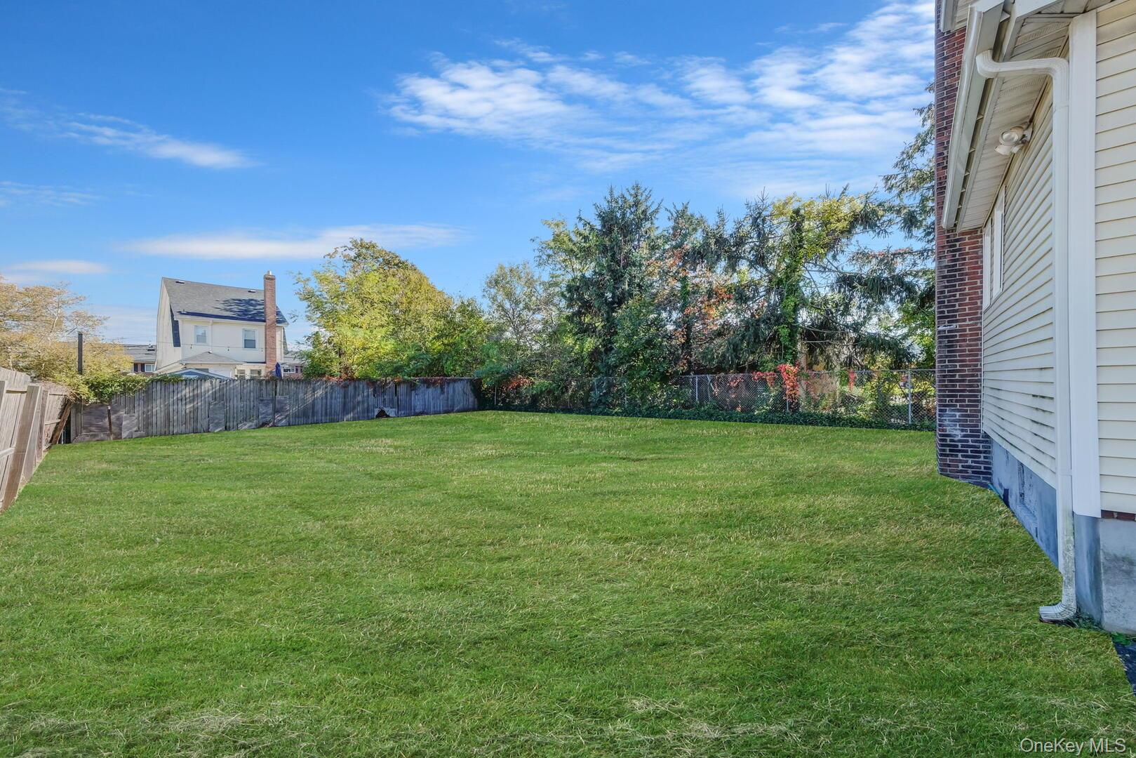 39 Chapman Place # 2, Bay Shore, NY 11706