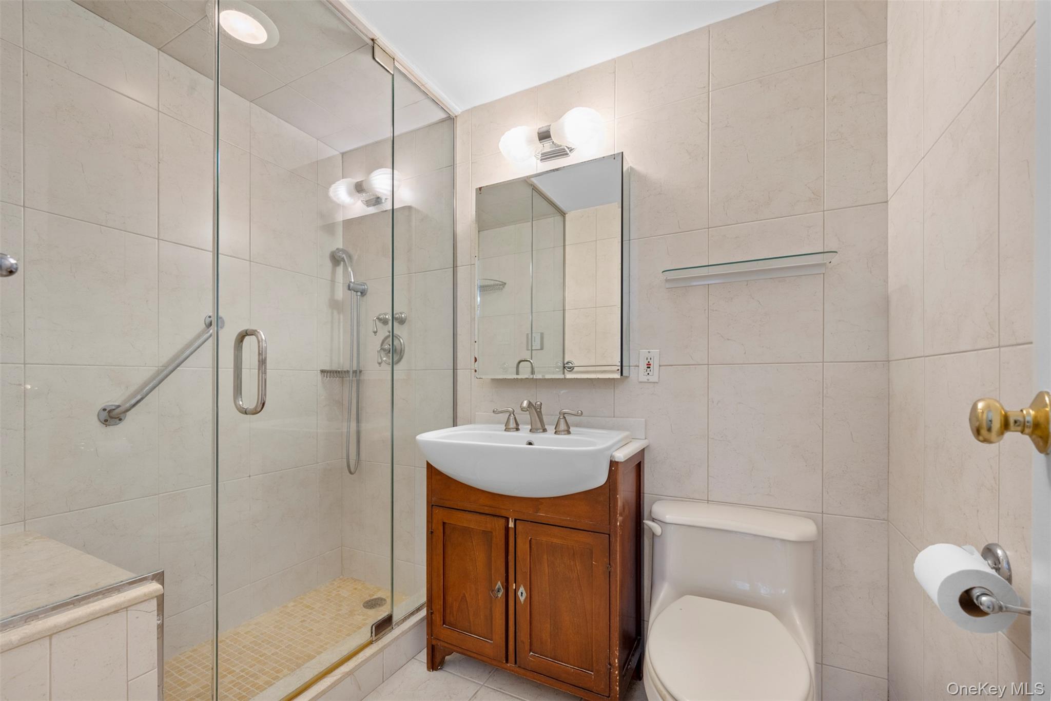 10 Ipswich Avenue # 4M, Great Neck, NY 11021