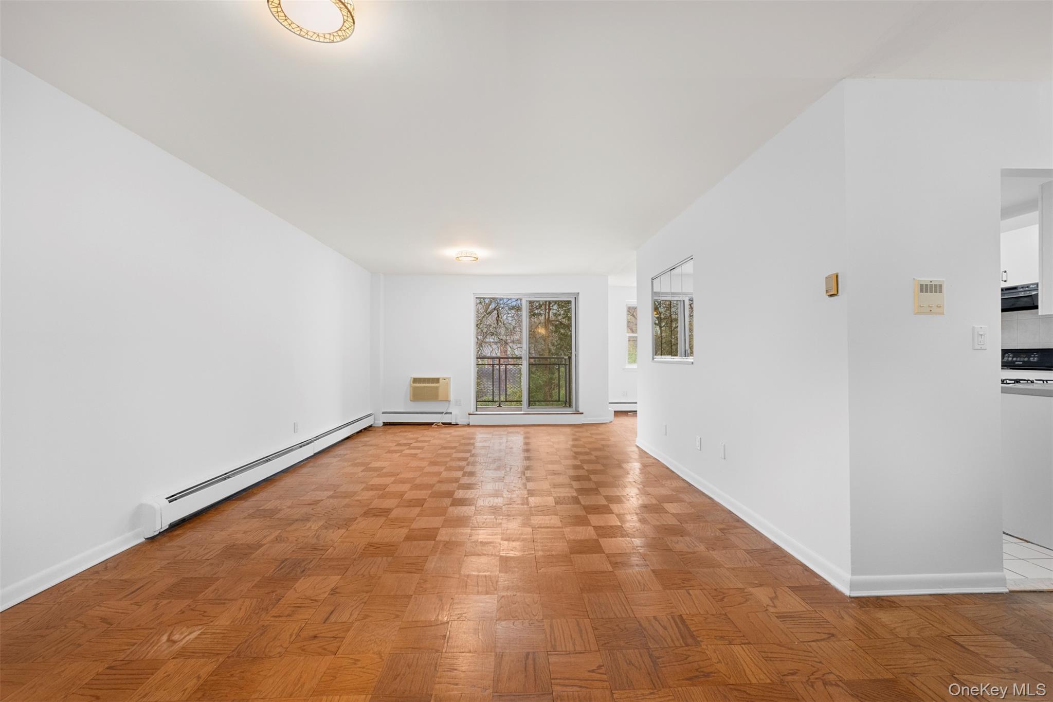 10 Ipswich Avenue # 4M, Great Neck, NY 11021