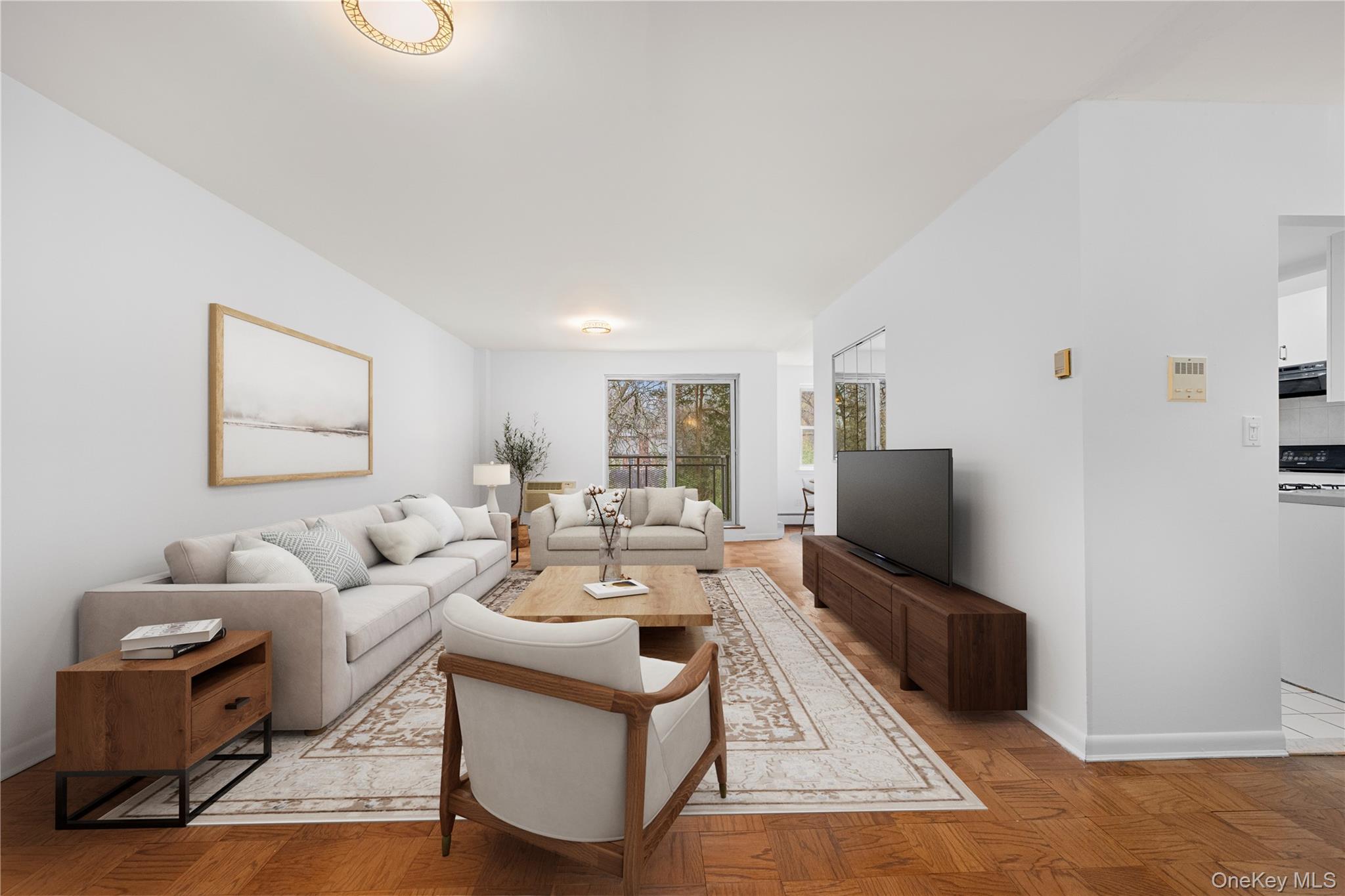 10 Ipswich Avenue # 4M, Great Neck, NY 11021