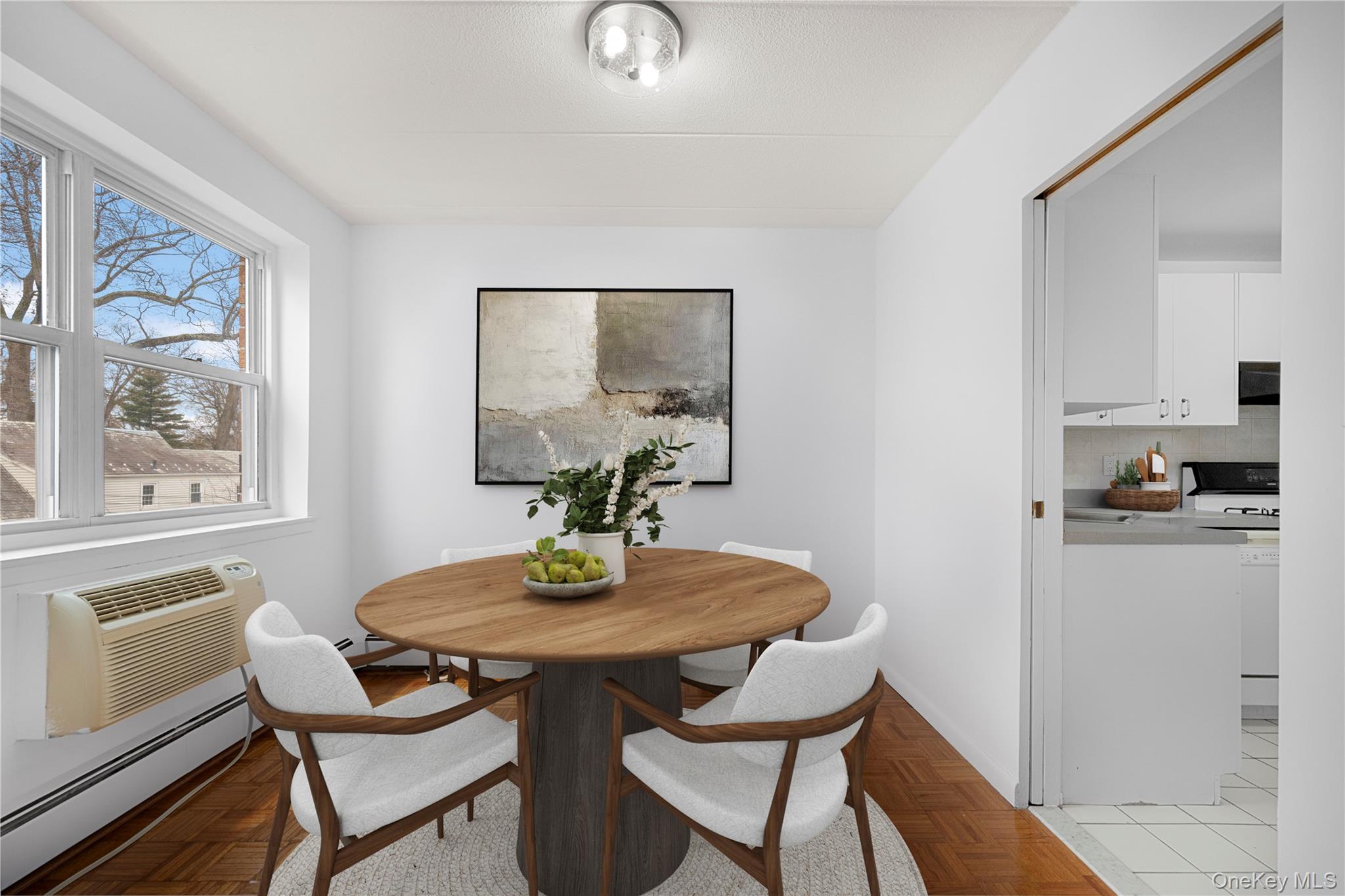 10 Ipswich Avenue # 4M, Great Neck, NY 11021