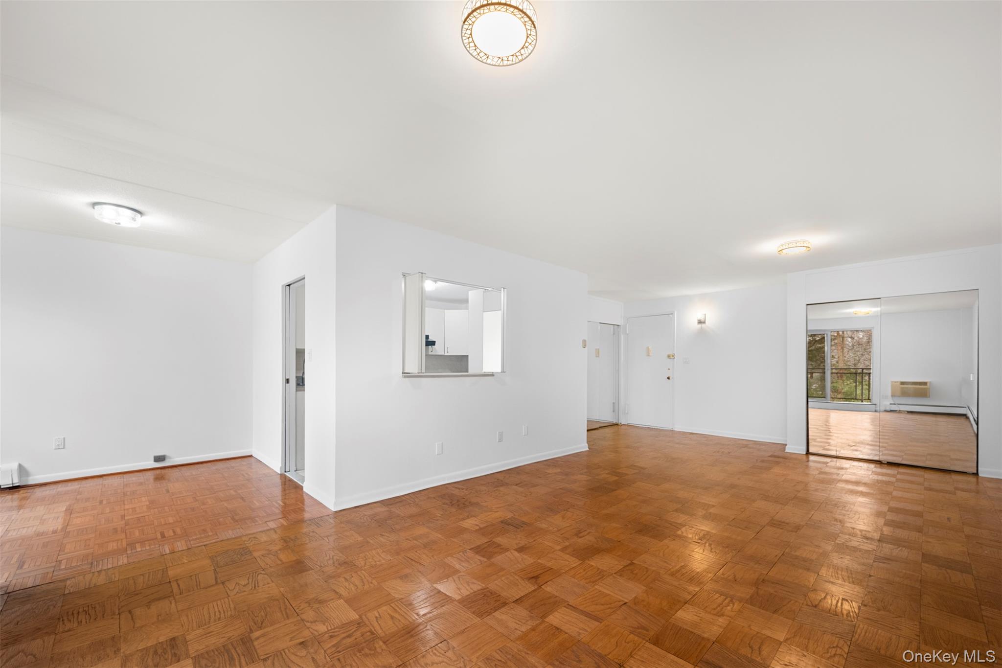 10 Ipswich Avenue # 4M, Great Neck, NY 11021