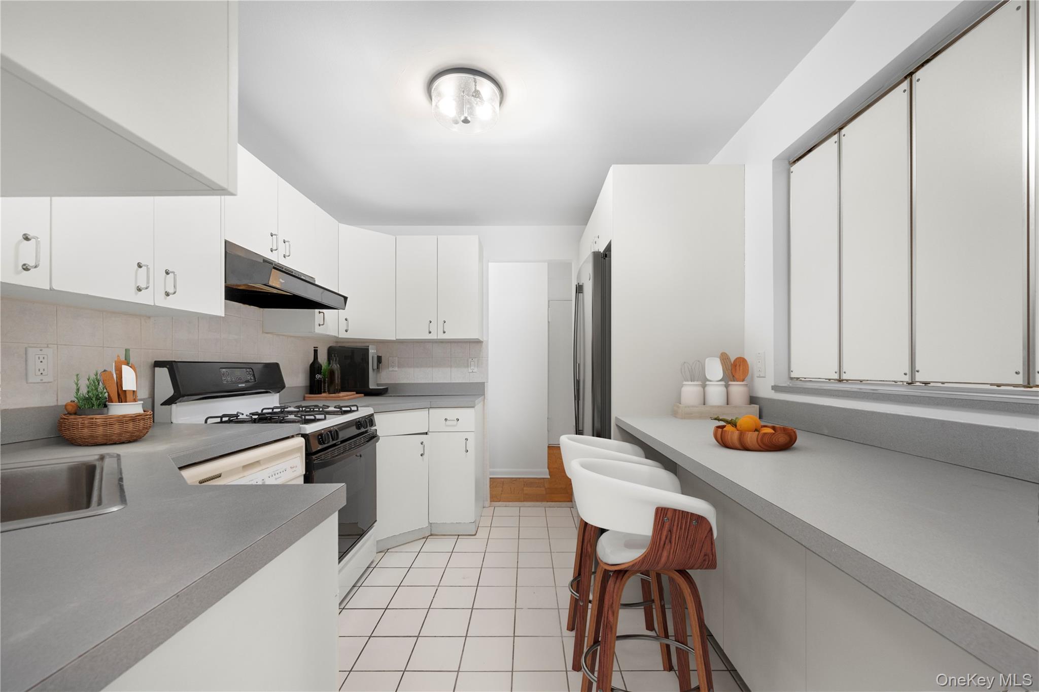 10 Ipswich Avenue # 4M, Great Neck, NY 11021