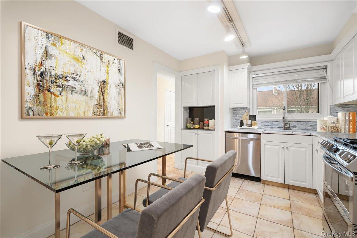 18 Park Drive, Mount Kisco, NY 10549