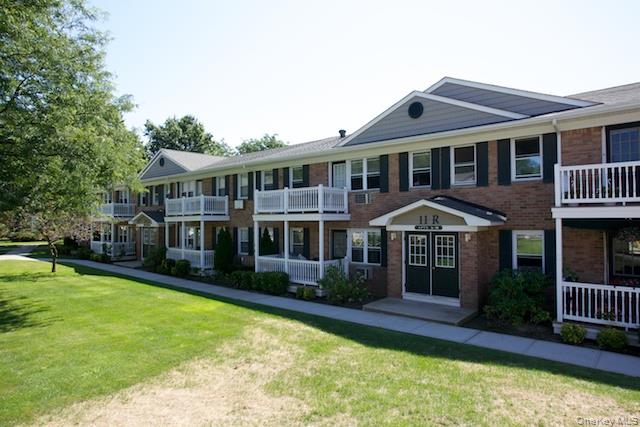 1355 Roanoke Avenue # 3RB, Riverhead, NY 11901