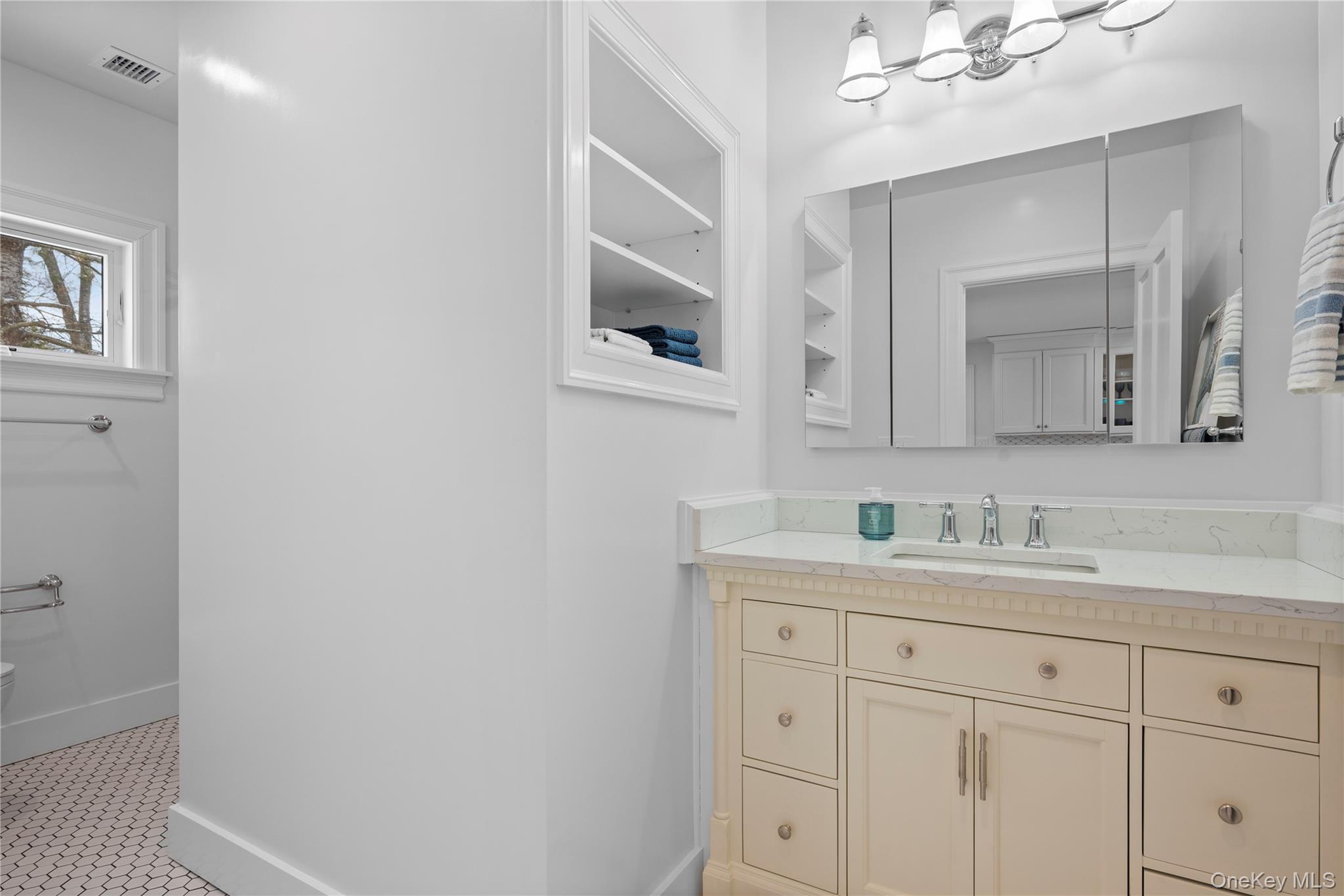 74 Montauk Highway, Quogue, NY 11959