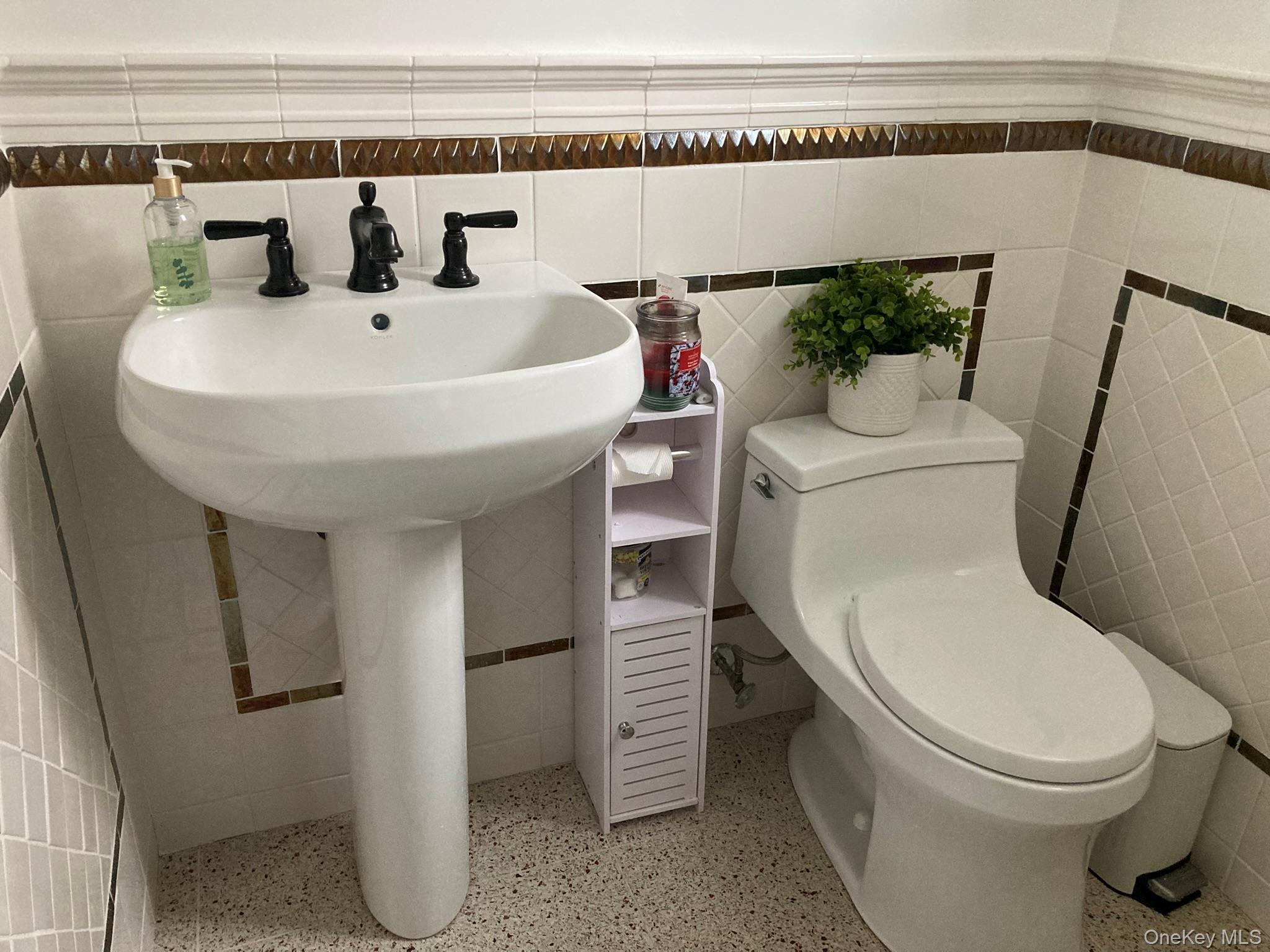 2 Red Ground Road, Old Westbury, NY 11568