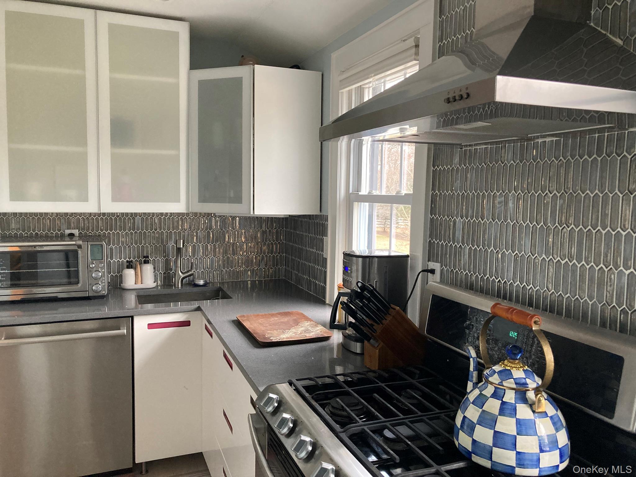 2 Red Ground Road, Old Westbury, NY 11568