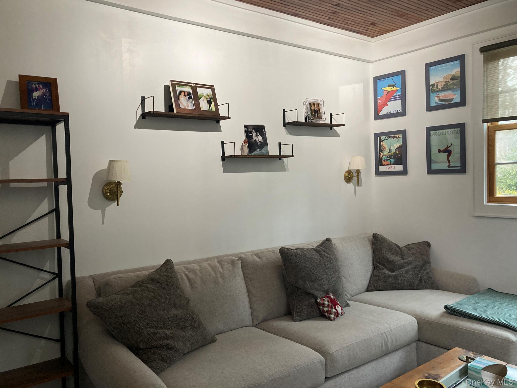 2 Red Ground Road, Old Westbury, NY 11568