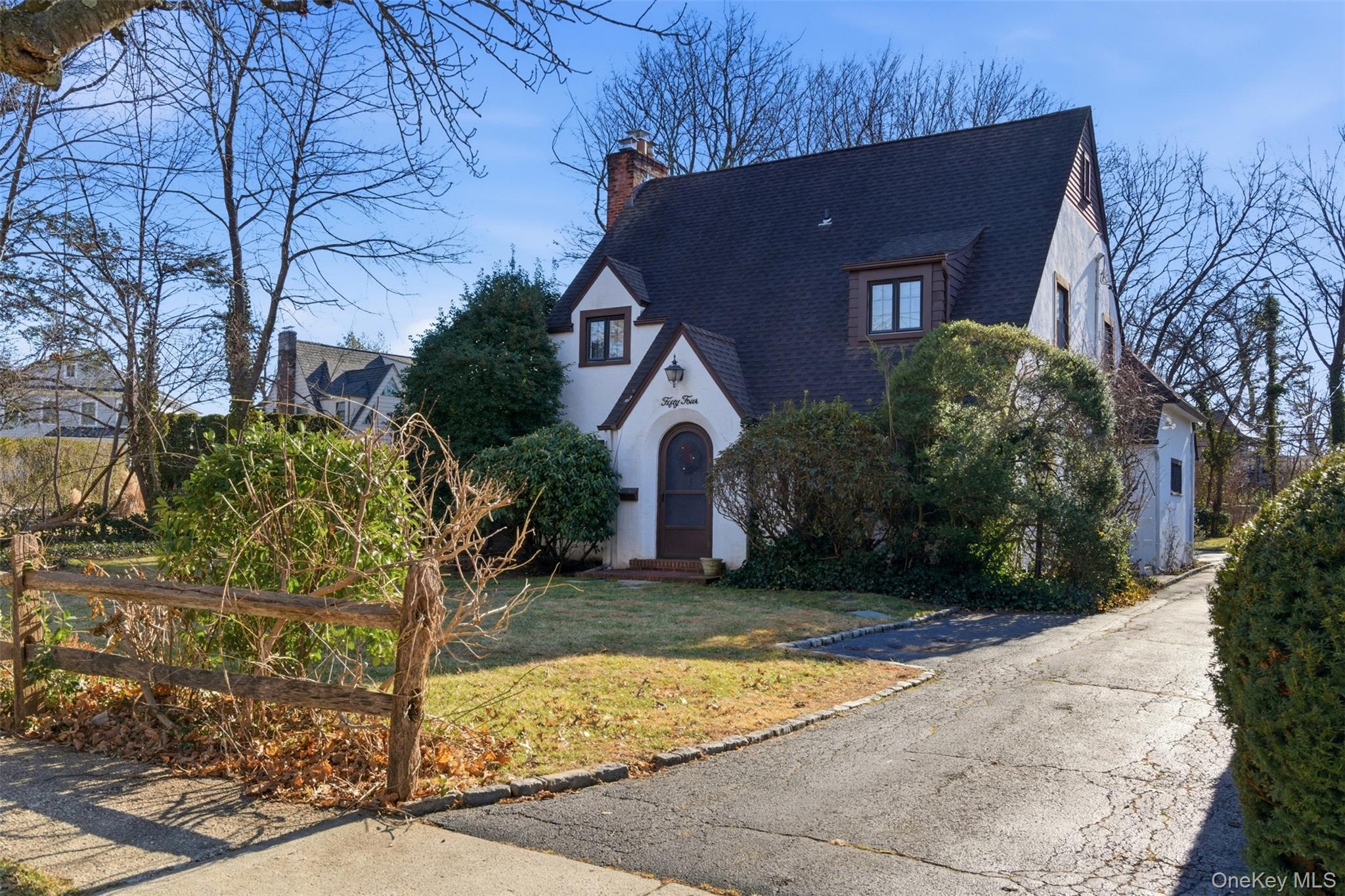 54 Summit Drive, Manhasset, NY 11030