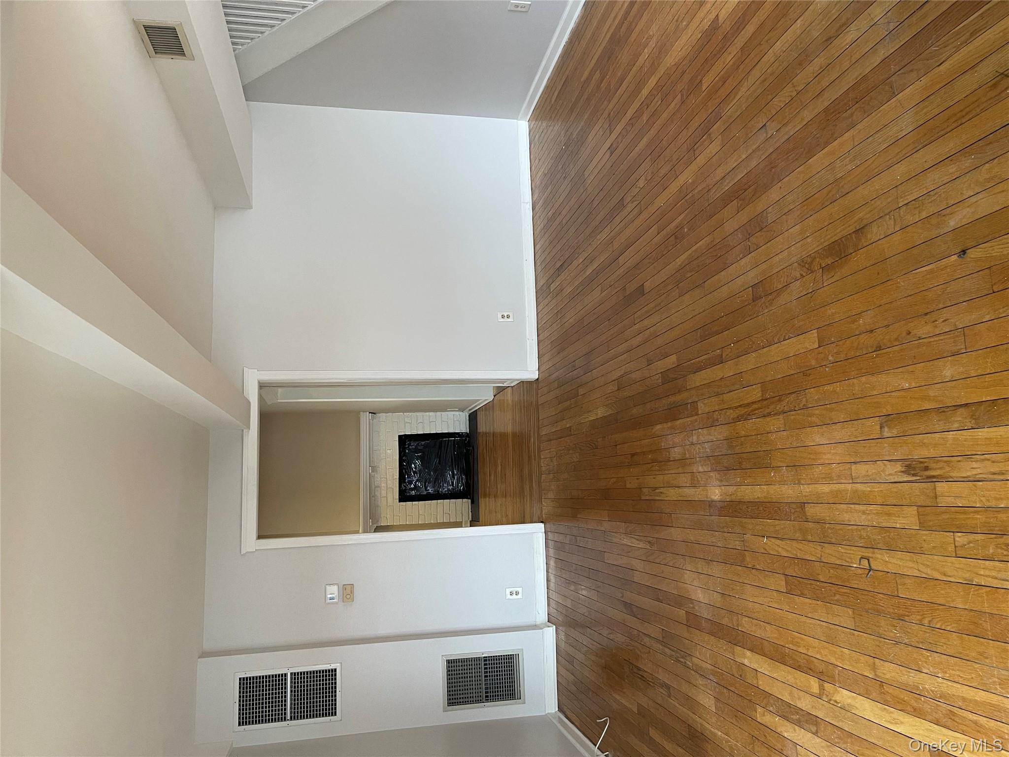 11 Tooker Avenue, Oyster Bay, NY 11771