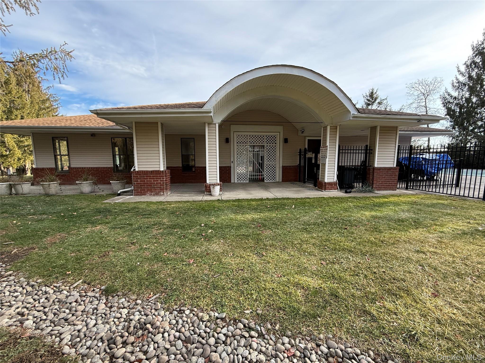 6 Deer Ct Drive, Middletown, NY 10940