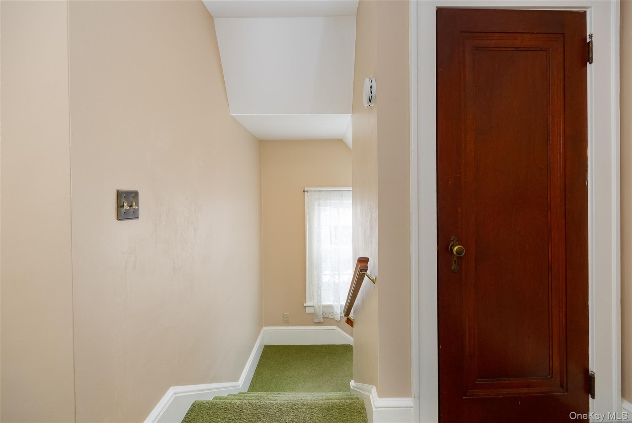 6 Rosalind Road, Poughkeepsie, NY 12601