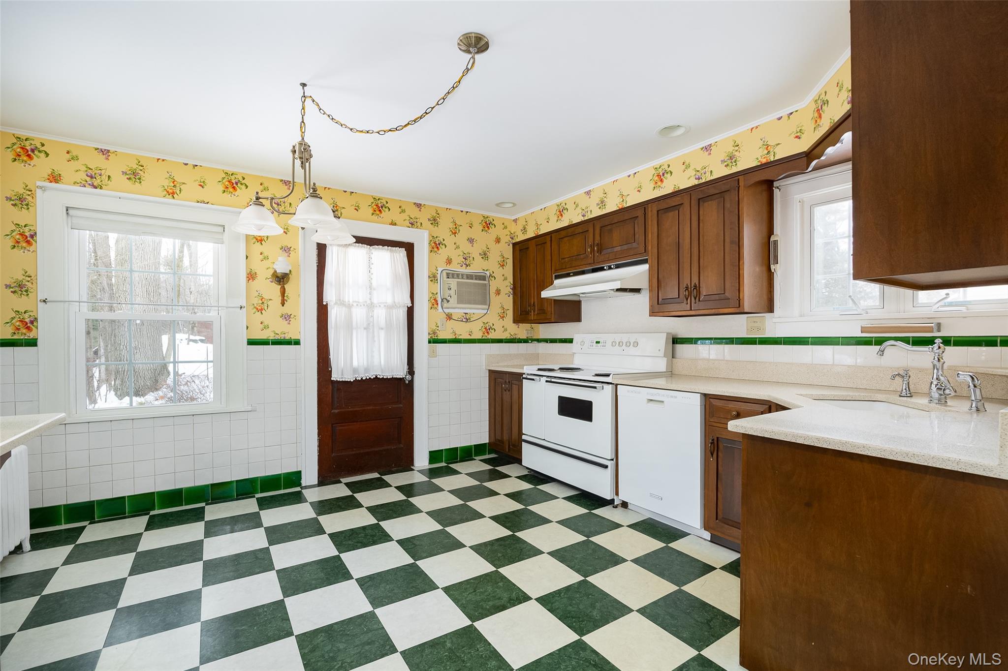 6 Rosalind Road, Poughkeepsie, NY 12601