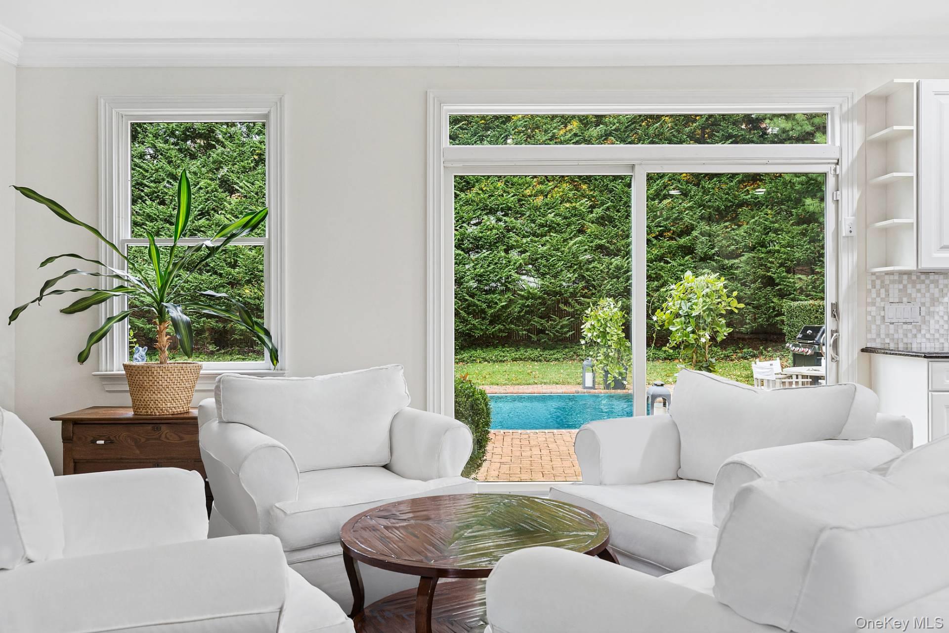 10 Bay View Road N, Southampton, NY 11968