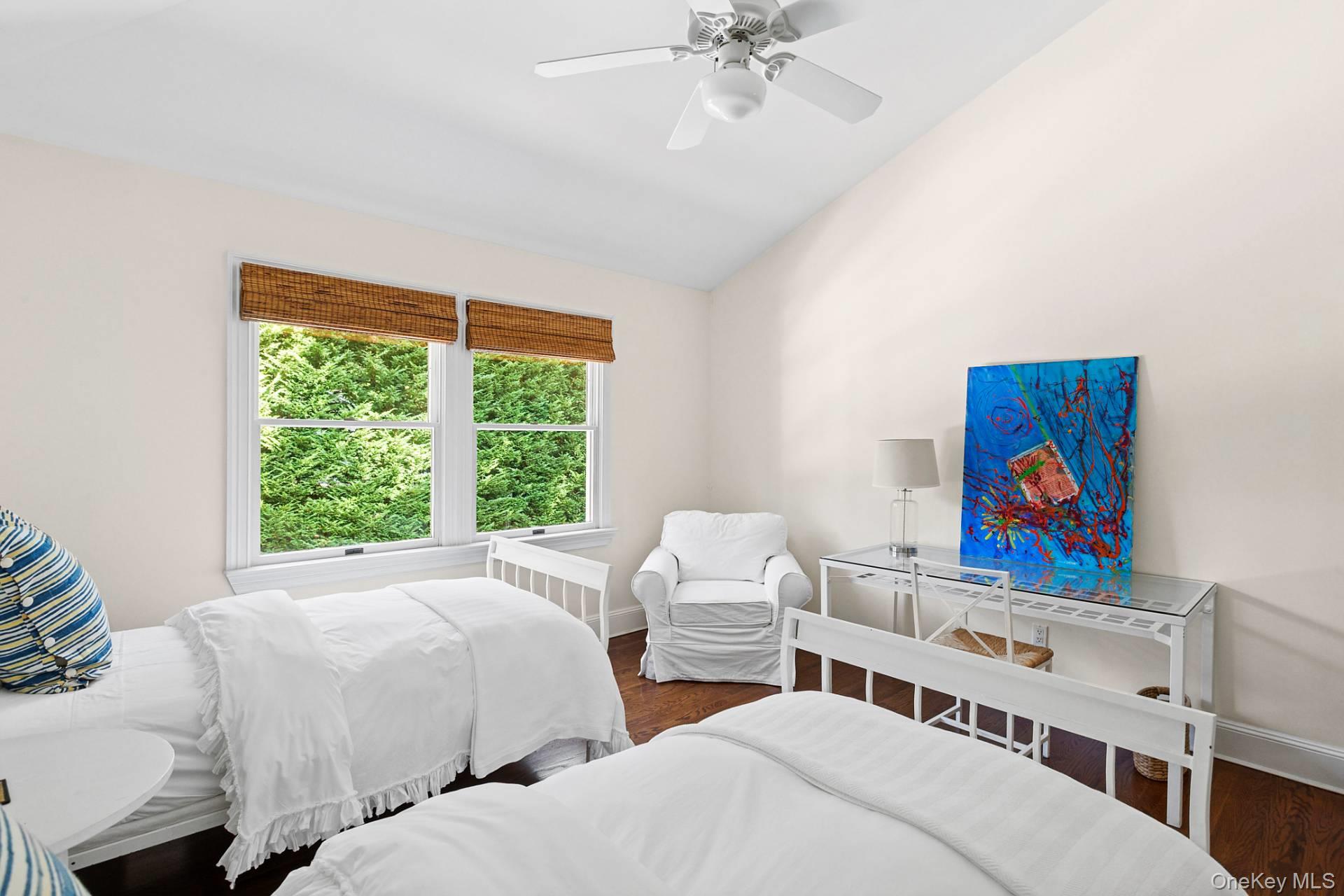 10 Bay View Road N, Southampton, NY 11968