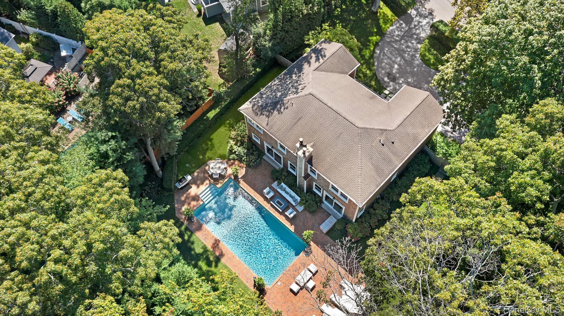 10 Bay View Road N, Southampton, NY 11968