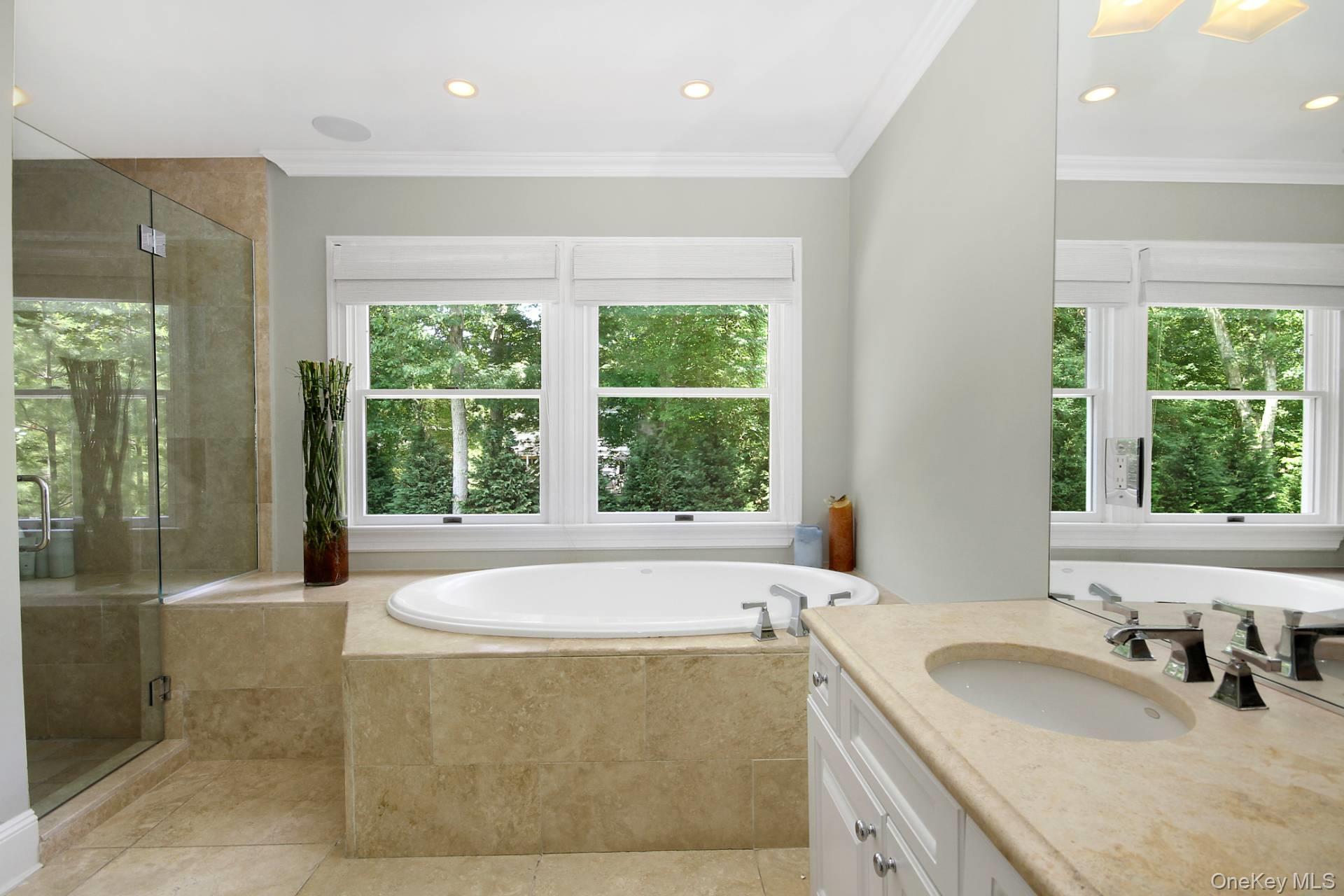 10 Bay View Road N, Southampton, NY 11968