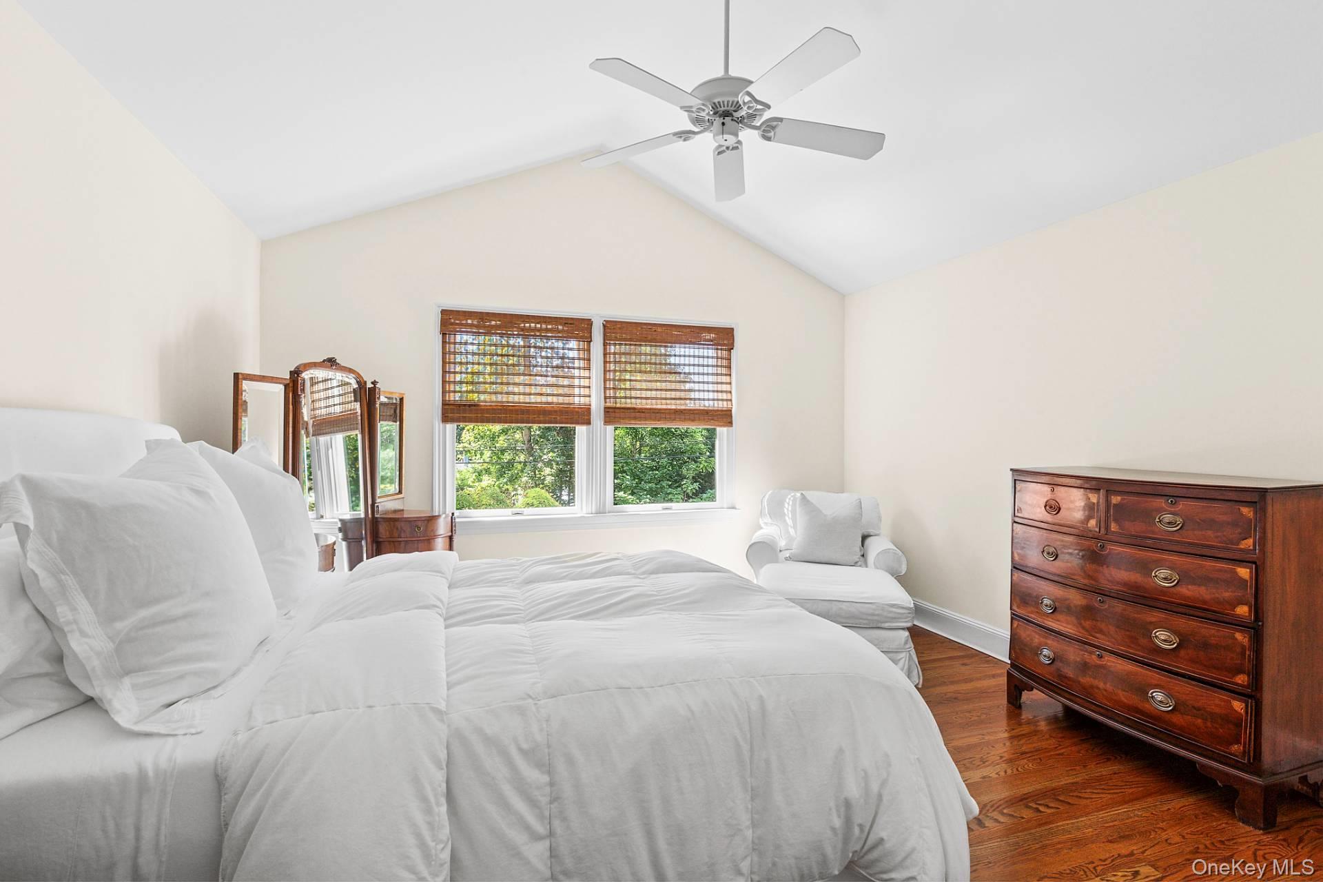 10 Bay View Road N, Southampton, NY 11968