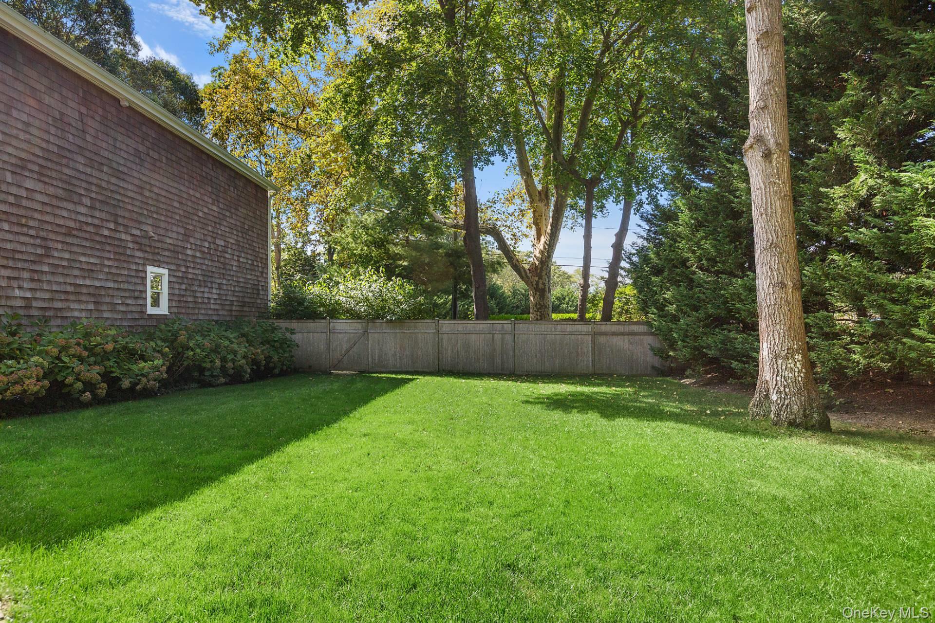 10 Bay View Road N, Southampton, NY 11968