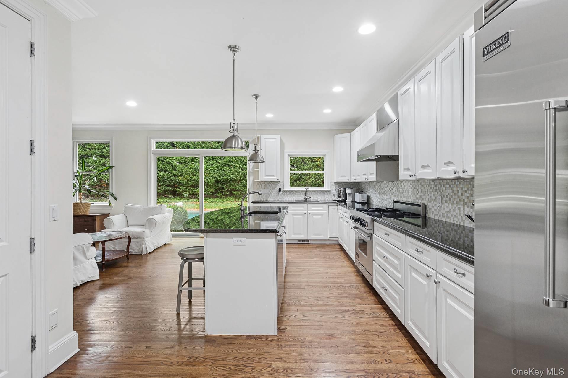 10 Bay View Road N, Southampton, NY 11968