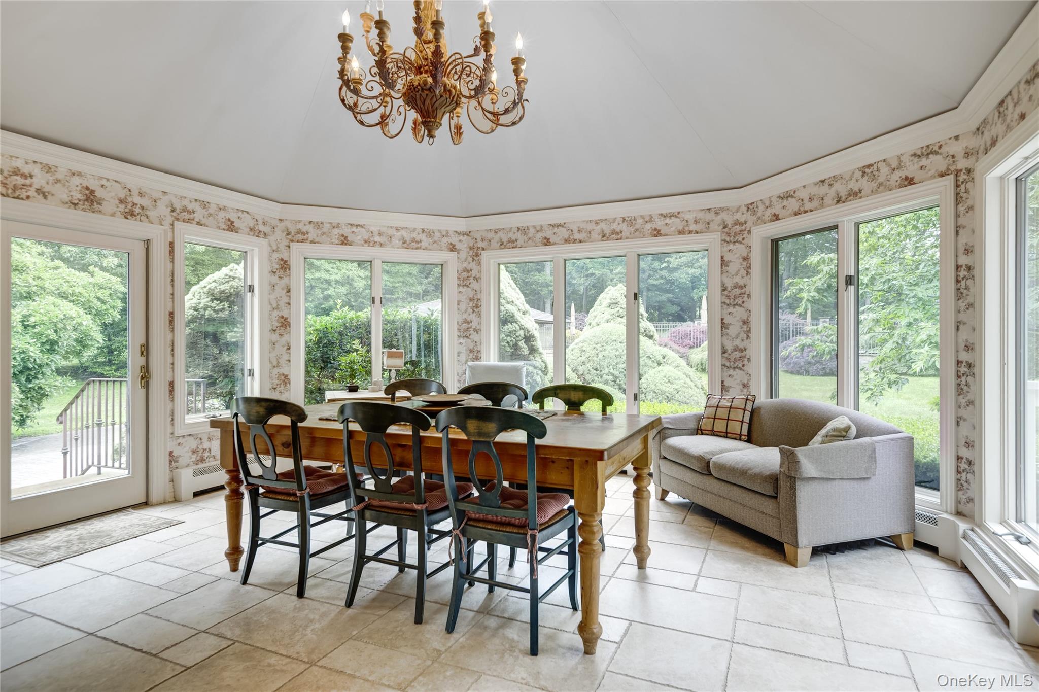 527 Split Rock Road, Syosset, NY 11791