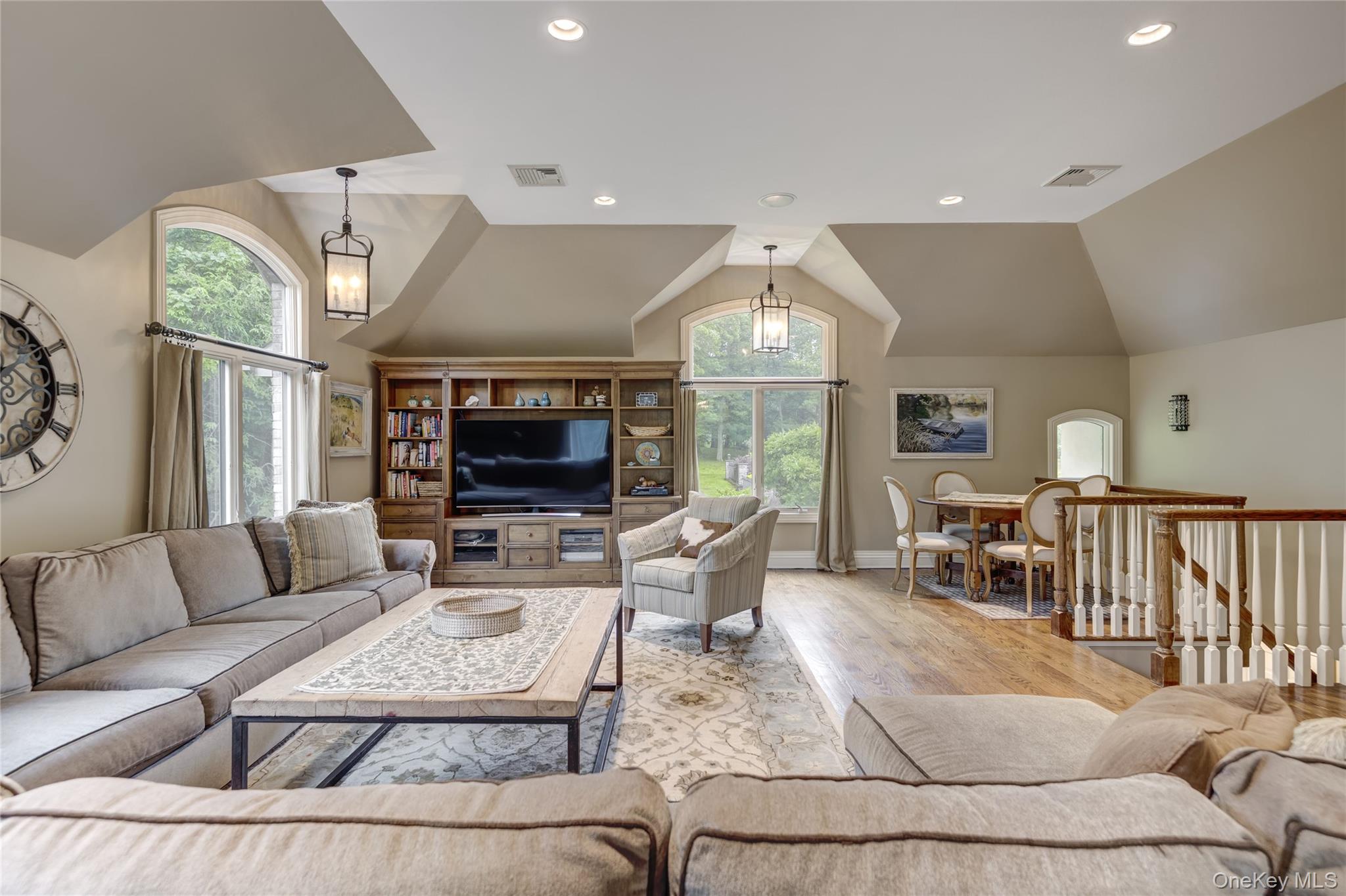 527 Split Rock Road, Syosset, NY 11791